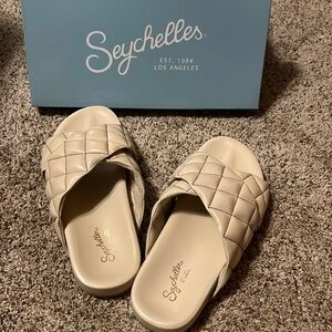 New  Seychelles Wide Awake Women’s Sandals Off-White Leather Cream Shoe Size 9
